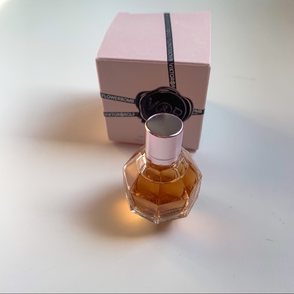 Viktor & Rolf Other - Auth Viktor & Rolf flowerbomb EDP 7 ml mini